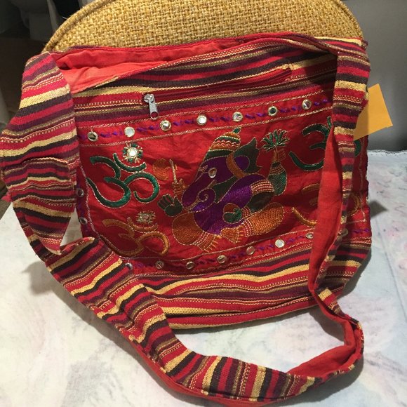 LIGHTWEIGHT EMBROIDERED HIPPIE BAGS - Picture 5 of 5